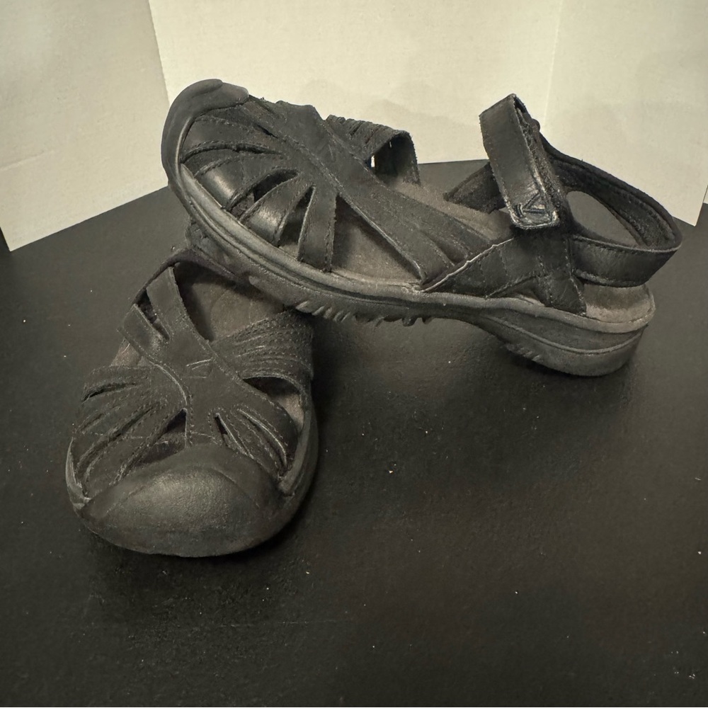 KEEN “Emerald City” Leather Fisherman Sandals – Size 6